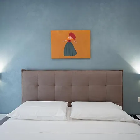 Nazzarooms 4* ナポリ