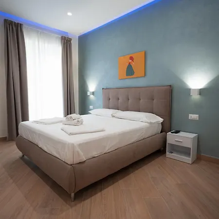 Nazzarooms 4* Neapol